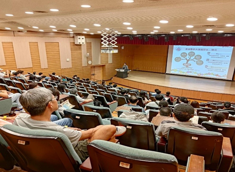Image:Enews484藥學院-1.jpg