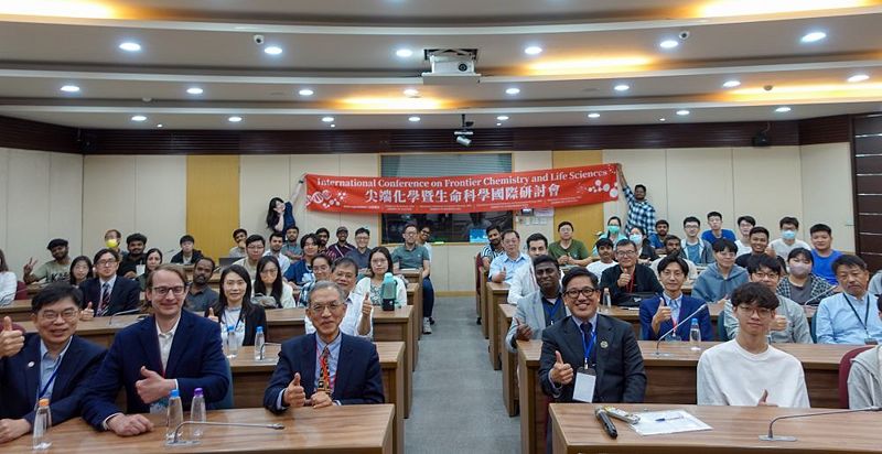 Image:Enews484專題.jpg